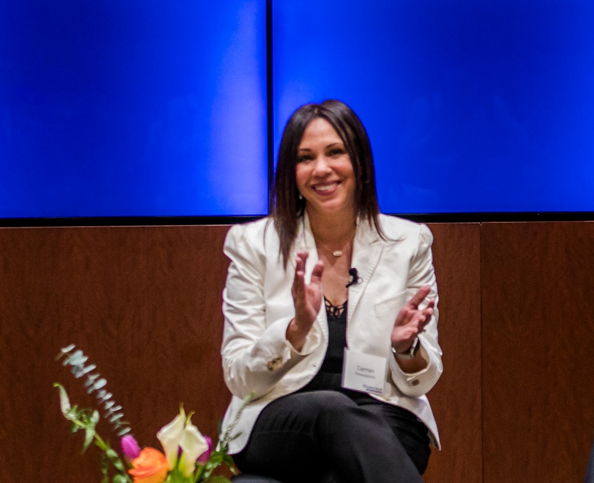Carmen Panacopoulos smiles and claps with the audience
